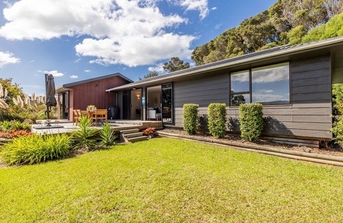 Haruru House | The Falls View - Haruru Falls Holiday Home