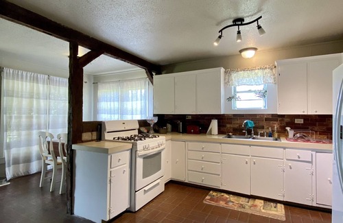Centerville House | The Farm Cottage-close to two state parks