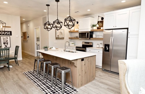 Washington Fields Condo | 🐄The Farm House 🐄 POOL IS OPEN!