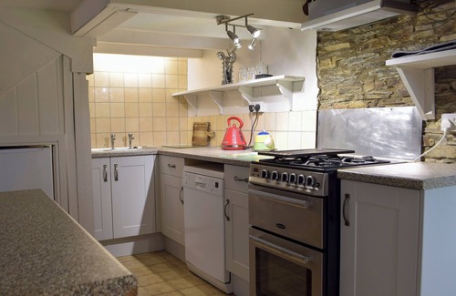 Newcastle Emlyn Cottage | The Farmhouse - UK13183