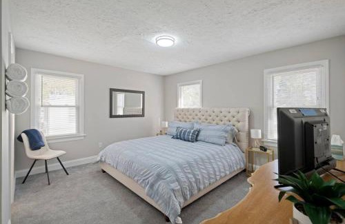 South Richmond House | The Farmhouse Spacious, Moo-tiful Haven by RVA!