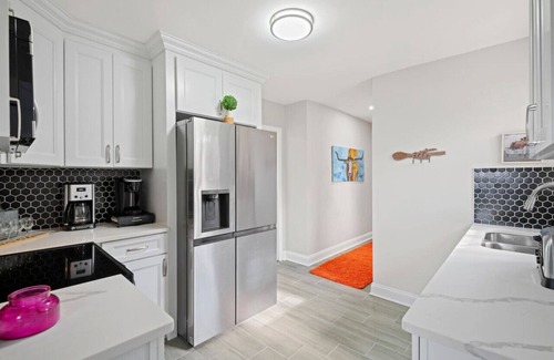 South Richmond House | The "Farmhouse": Spacious, Moo-tiful Haven by RVA!