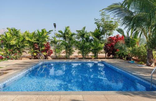 Bhongir Villa | The Farmstays CHRPoolGlass RoomsACWi-FiLawn