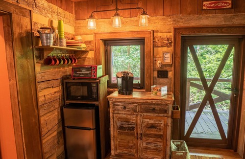 Goldbond Cabin | The Fishing Creek Cabin at Four Fillies Lodge