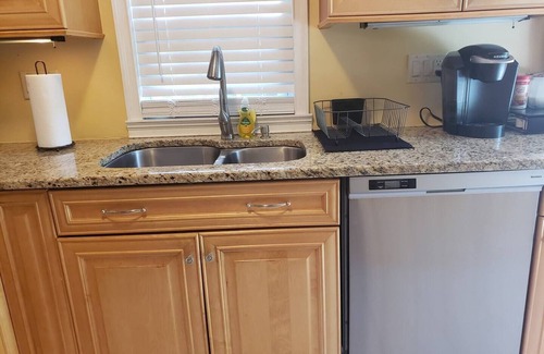 Cranston House | The Flat at Philmont Avenue APT at Eden Park Inn