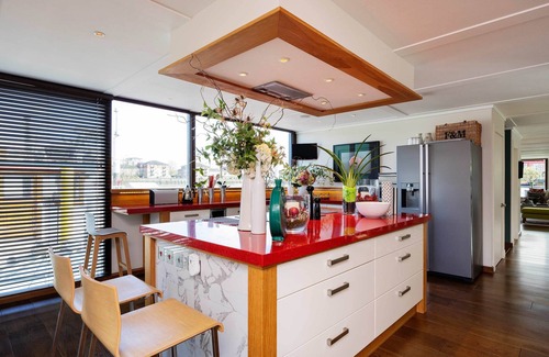 Thamesfield Boat Rental | The Floating Solace, by Veeve