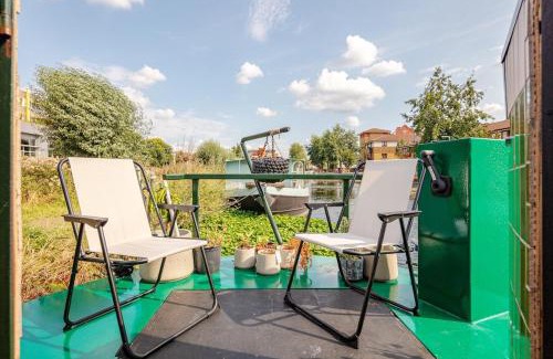 Hackney Wick Boat Rental | The Floating Terrarium