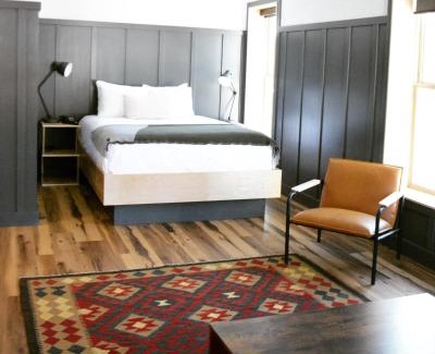 Rossland Hotel | The Flying Steamshovel Inn