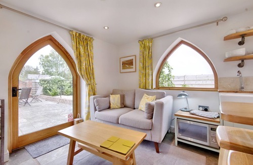 Hereford Cottage | THE FOLLY, pet friendly, character holiday cottage in Weobley