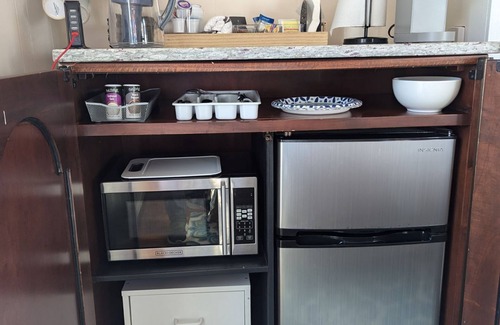 Weaverville Apartment | The Forest Studio provides a combination of modern amenities and convenience