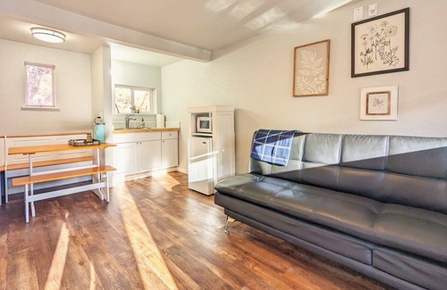Manitou Springs Hotel | The Fountain Creek Inn of Downtown Manitou Springs [Suite #204]n