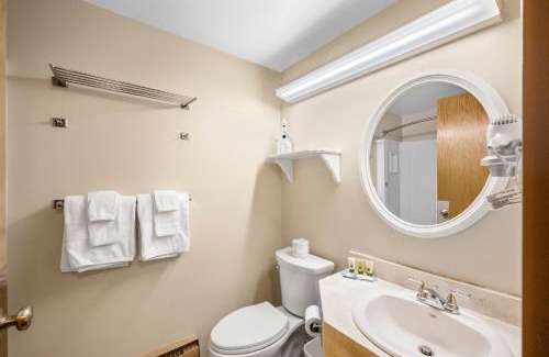 Lakeside Hotel | The Fountain Inn