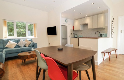 Lydney Cottage | THE FOUNTAIN LODGE, with a garden in Parkend