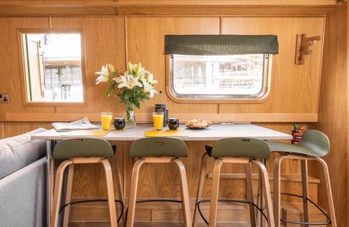 Tollcross Apartment | The Four Sisters Boatel