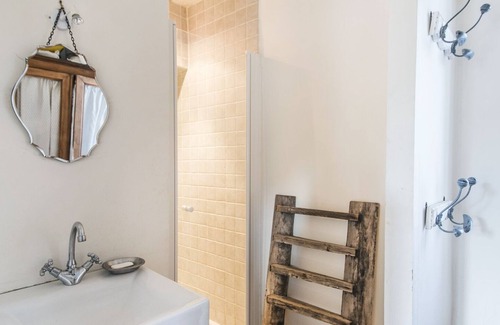 La Chapelle-Forainvilliers House | The Hut of Happiness
