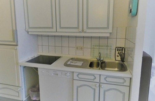 Bramfeld Apartment | The friendly 1-room apartment no. 5 in our apartment house Haldesdorfer Straße is located to the side of the building.