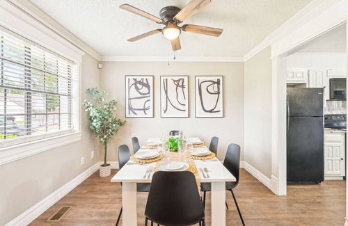 Broken Arrow House | The Full House—10 beds~Near Rose District~Shuffleboard~Poker Room~Game Room