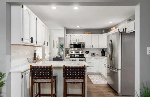 Royal Manor House | The Gahanna Cabana Hot Tub 5BR