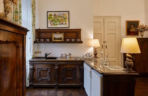 Krems an der Donau Apartment | The galant yellow at Schloss Hollenburg