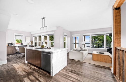 Lakeside - Lester Park Apartment | The Gales on Lake Superior I Stunning Lakeshore & Views I by Relax Open Air