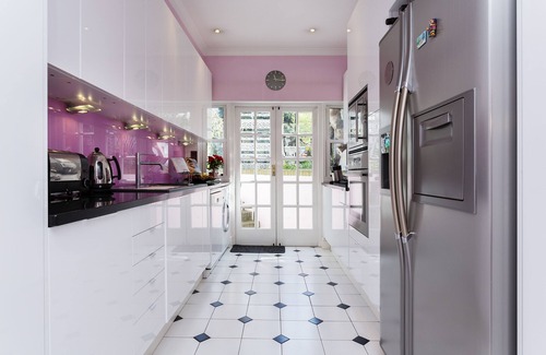 Turnham Green House | The Gallery of Colour, by Veeve