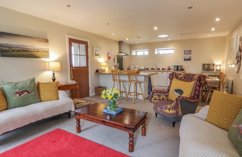 Duns Cottage | THE GARDEN HOUSE, pet friendly, with a garden in Chirnside