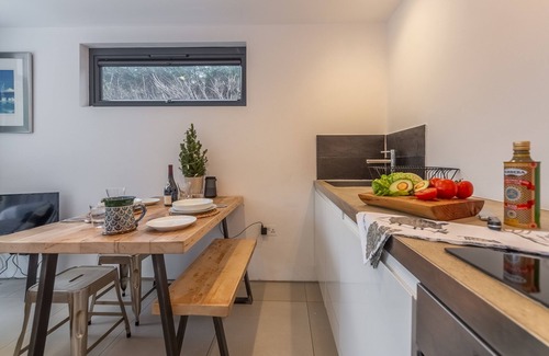Plumpton Green Apartment | The Garden Room is the perfect romantic retreat for couples seeking an escape