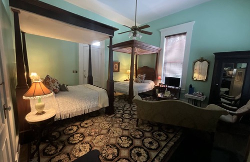 Wayside Bed & Breakfast | The Garden Suite - Double Queen Ground Floor Suite at The Belmont 1857