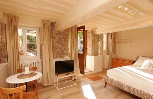 Saulieu Apartment | The garden suite. Luxury, comfort, calm and charm.