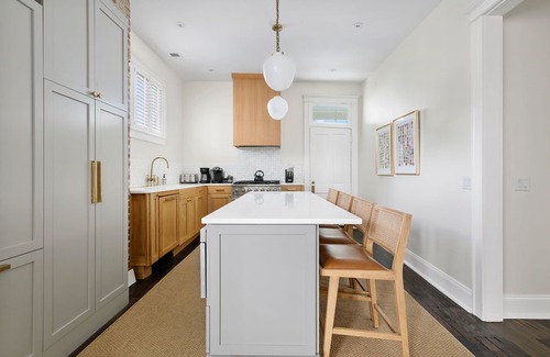 Cannonborough Elliotborough Apartment | The Gardenia House | Unit B | Sleeps 13