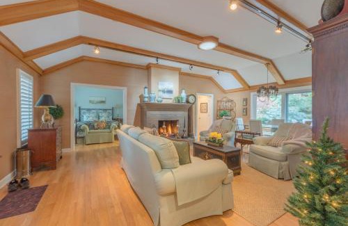 Douglas House | The Gardens - Lily - Walking Distance to Douglas Beach