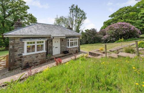 Llanybydder House | The Gate Lodge Brynteg