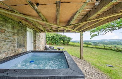 Llanybydder House | The Gate Lodge Brynteg