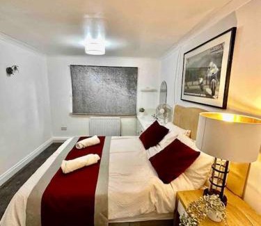 Sutton at Hone Apartment | The Gated 2Bedroom Annex Dartford