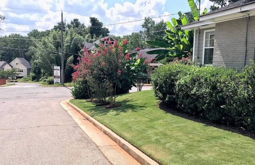 East Atlanta Apartment | The Gatehouse - A Private Studio Apartment/Guesthouse