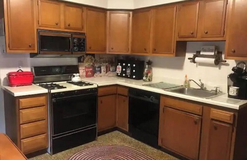 Erie House | The Gathering Place (rent the entire home)