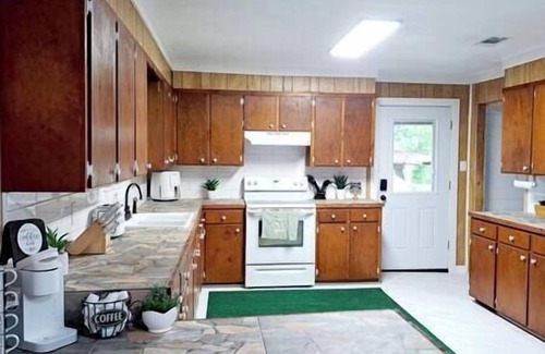 Karnack House | The Gator Den at Caddo Lake/Big Lake