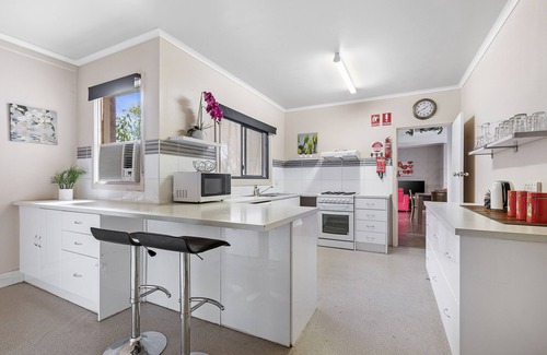 Strathmerton House | The Gazebo Place - Spacious 4 Bedroom near Murray River