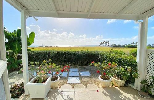 Apple Hall House | The Gem is located a few minutes walk to the gorgeous Bottom Bay Beach