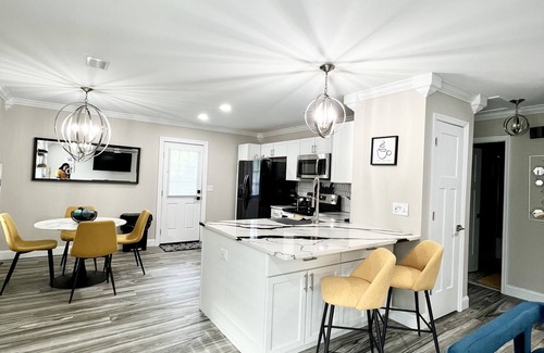 Ladson Apartment | "The Gem" Stylish Fully Renovated 2 Bedroom 1 Bathroom Duplex