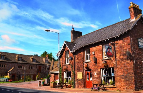 Aylburton Cabin | The George Inn & Millingbrook Lodge Ltd