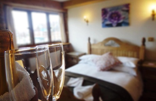 Aylburton Cabin | The George Inn & Millingbrook Lodge Ltd