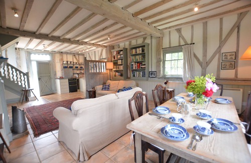 Stowmarket Cottage | THE GIG HOUSE, STOWUPLAND, pet friendly, with a garden in Stowupland