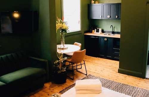 Leeton Apartment | The Gilded Globe