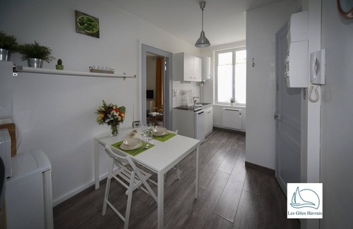 Anatole France Danton Apartment | The Gites Havrais - City Break Authorized Gîtes de France - Old Center - Garden