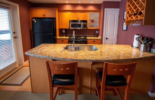 Big White Ski Resort Apartment | The Glade Escape | Ski-in/out Village Location | Private Hot Tub | Gas Fireplace