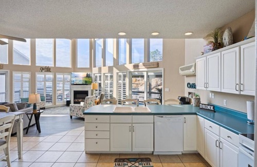 Lake Ozark House | The Glass Haven – No wake Cove, Hot Tub, & Fire Pit!