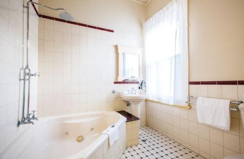 Hawthorn Hotel | The Glenferrie Hotel Hawthorn