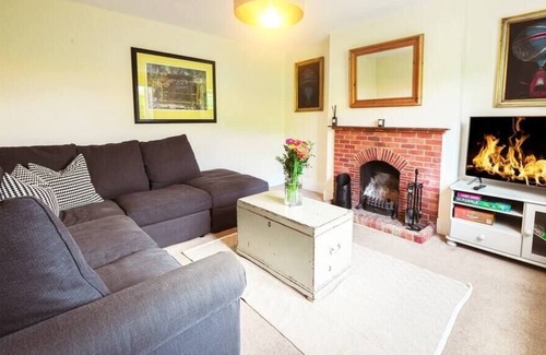 Binsted Cottage | The Goldings :3BD Retreat in Tranquil Surroundings
