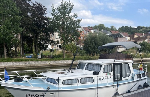 Geraardsbergen Boat Rental | The Good Vibes: The boat to chill